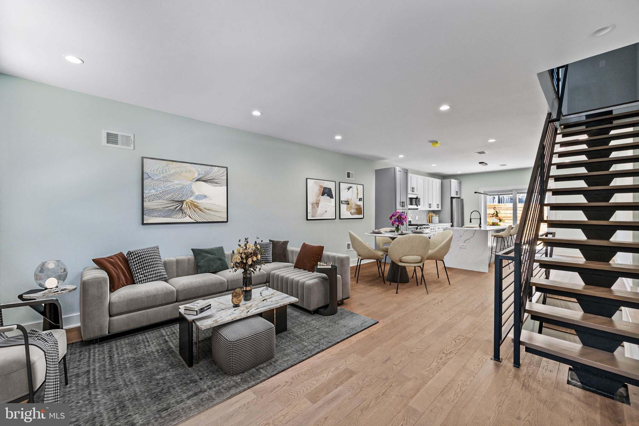 2202 E HUNTINGDON STREET