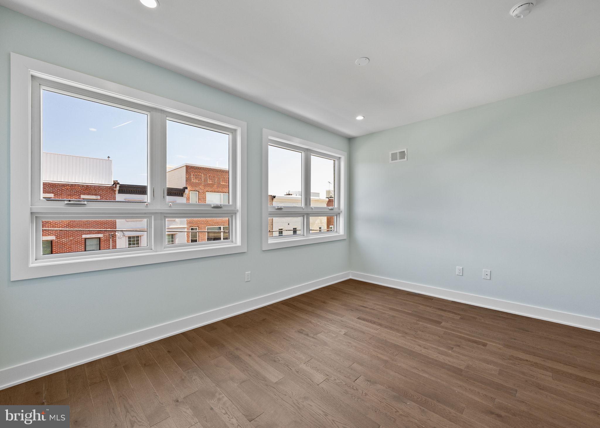 2202 E HUNTINGDON STREET