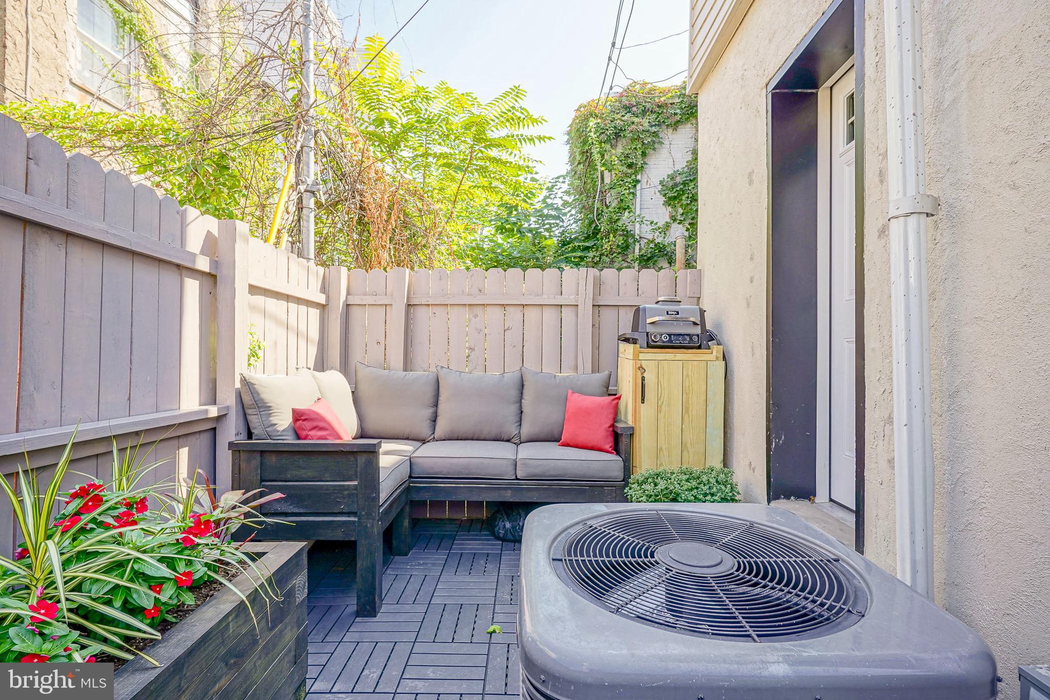 2527 W SEYBERT STREET