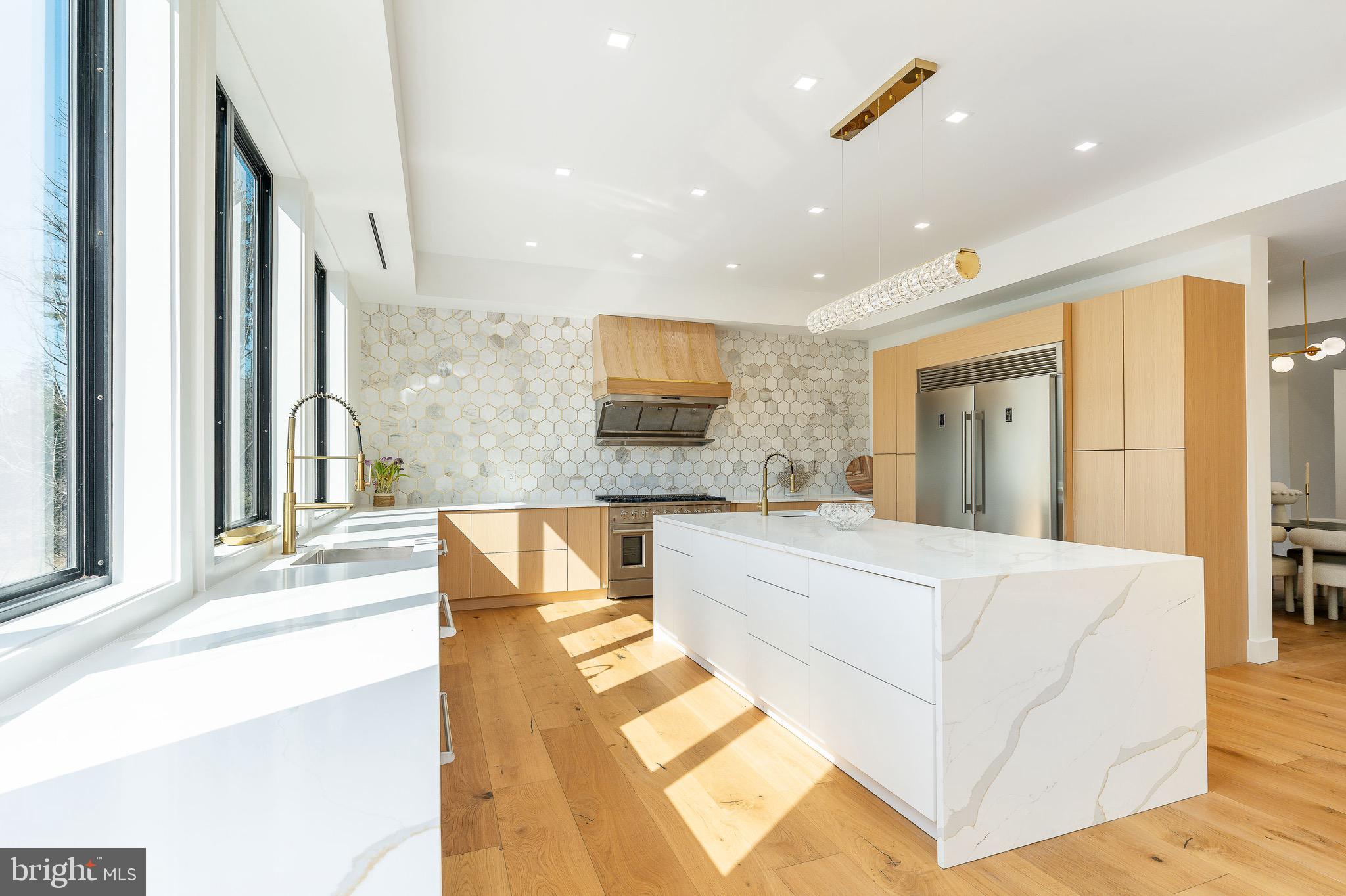 9402 MEADOWBROOK AVENUE