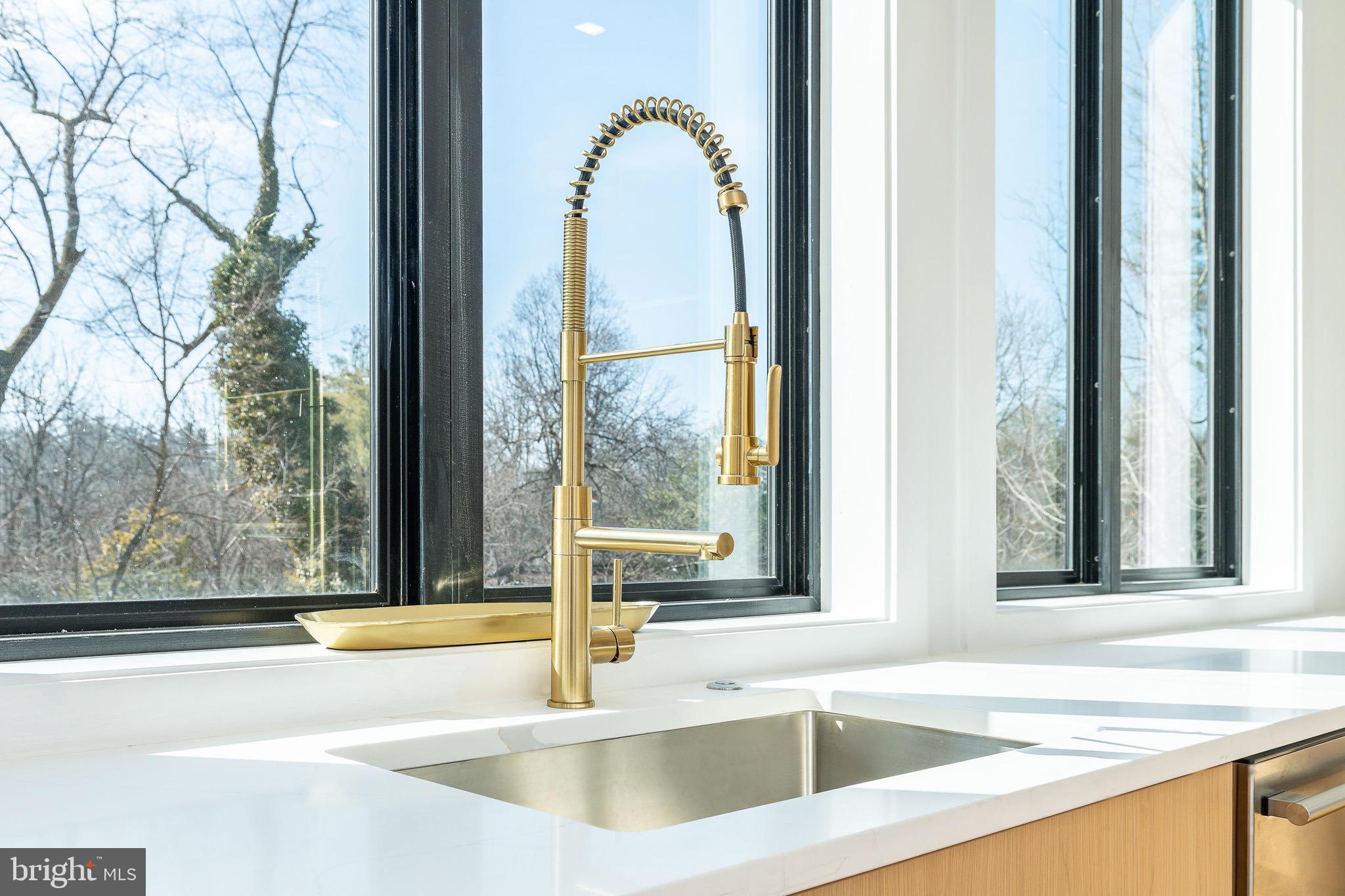 9402 MEADOWBROOK AVENUE