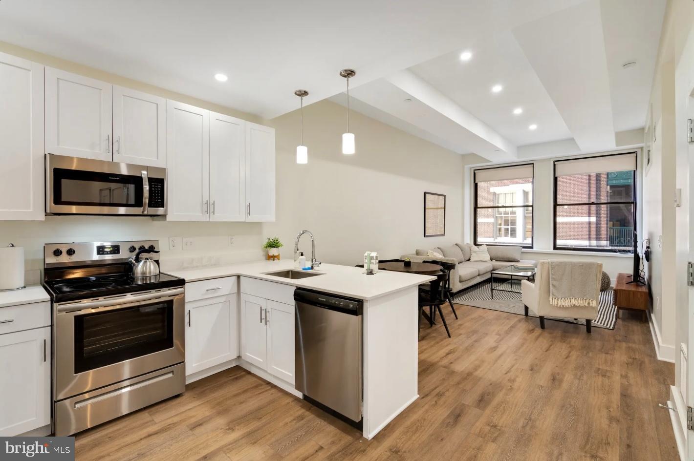 150 S INDEPENDENCE MALL W 1013