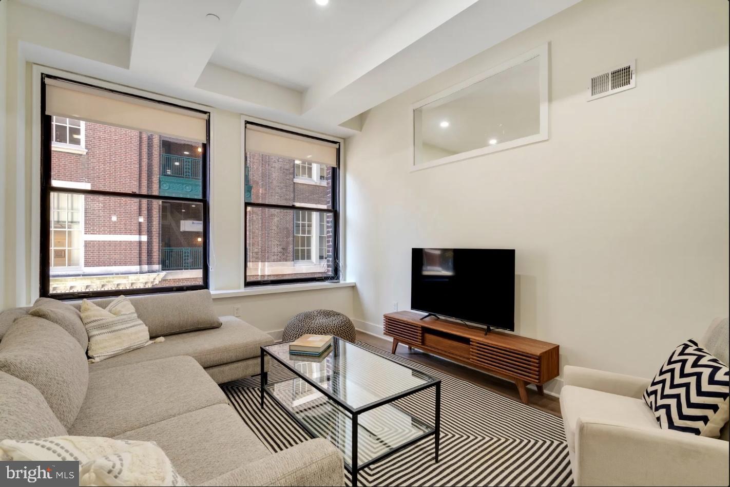 150 S INDEPENDENCE MALL W 1013