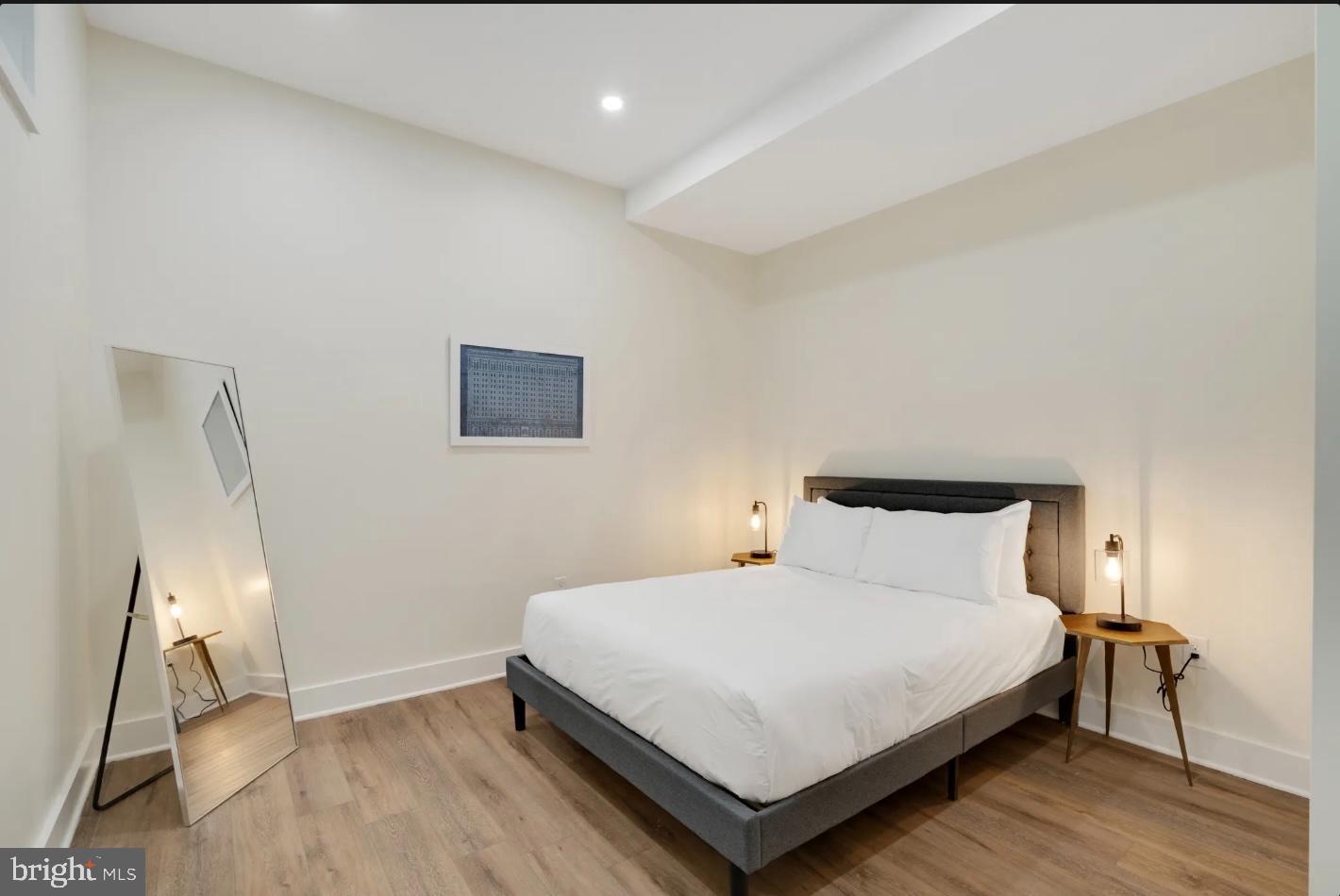 150 S INDEPENDENCE MALL W 1013