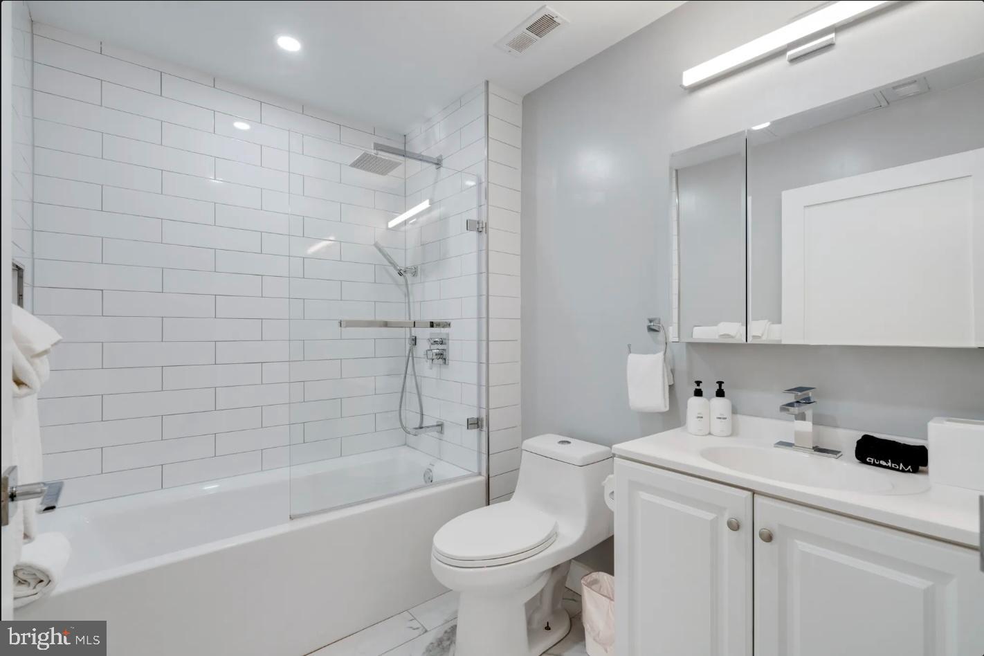 150 S INDEPENDENCE MALL W 1013