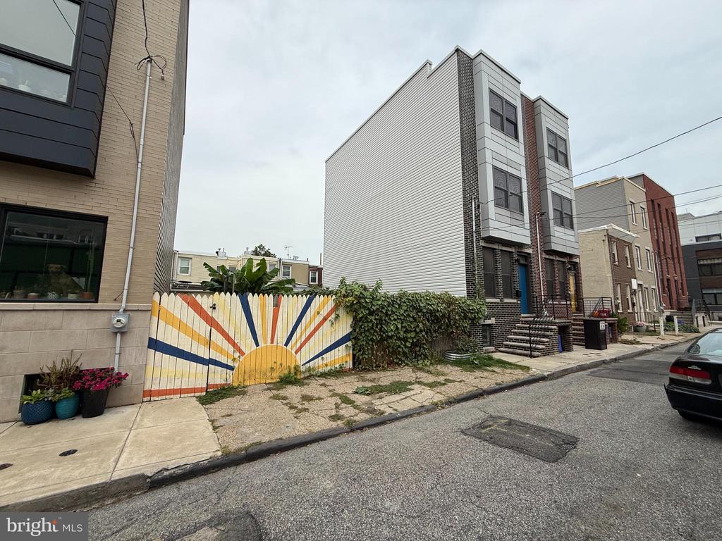 2644 AGATE STREET