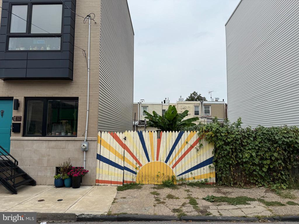 2644 AGATE STREET