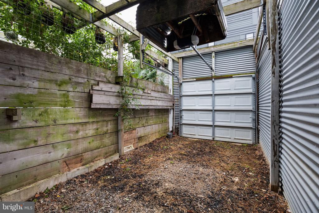 1226 LEOPARD STREET 28 D