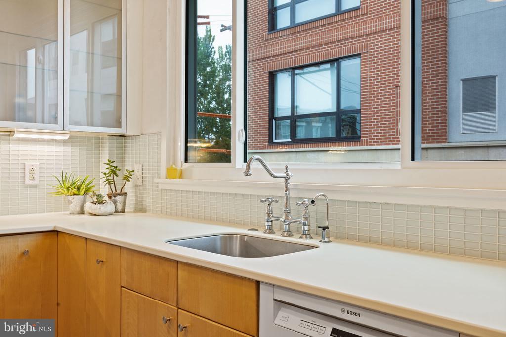 1226 LEOPARD STREET 28 D
