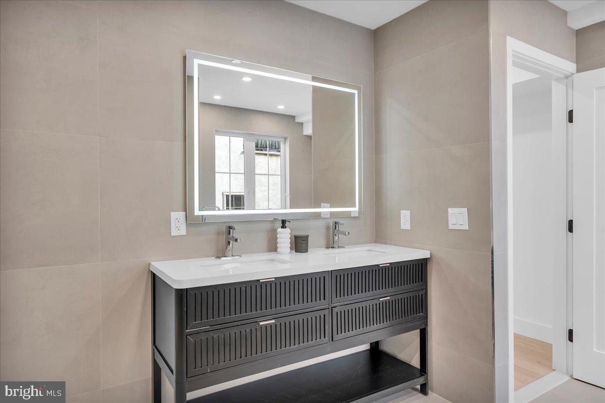 1146 N GALLOWAY STREET