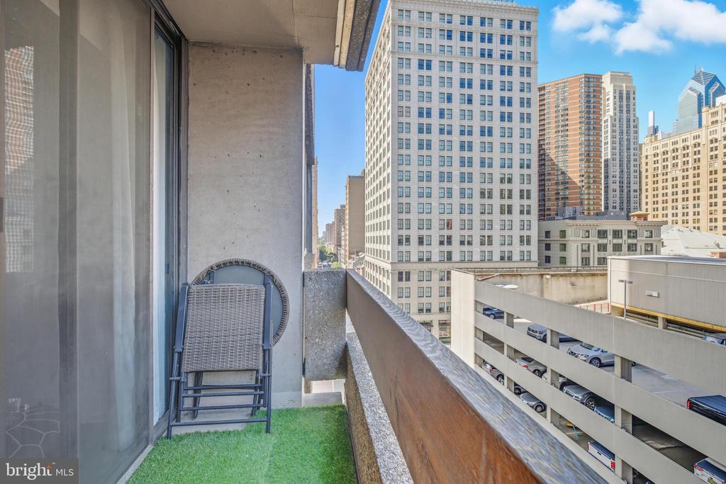 1326 SPRUCE STREET 42 805