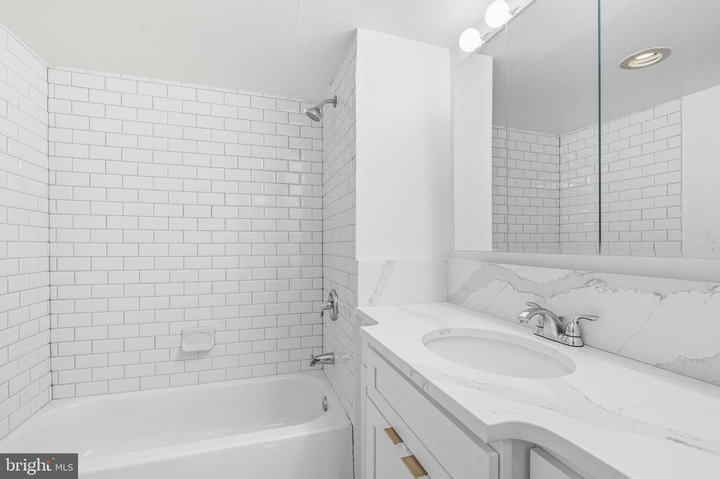 1326 SPRUCE STREET 42 805