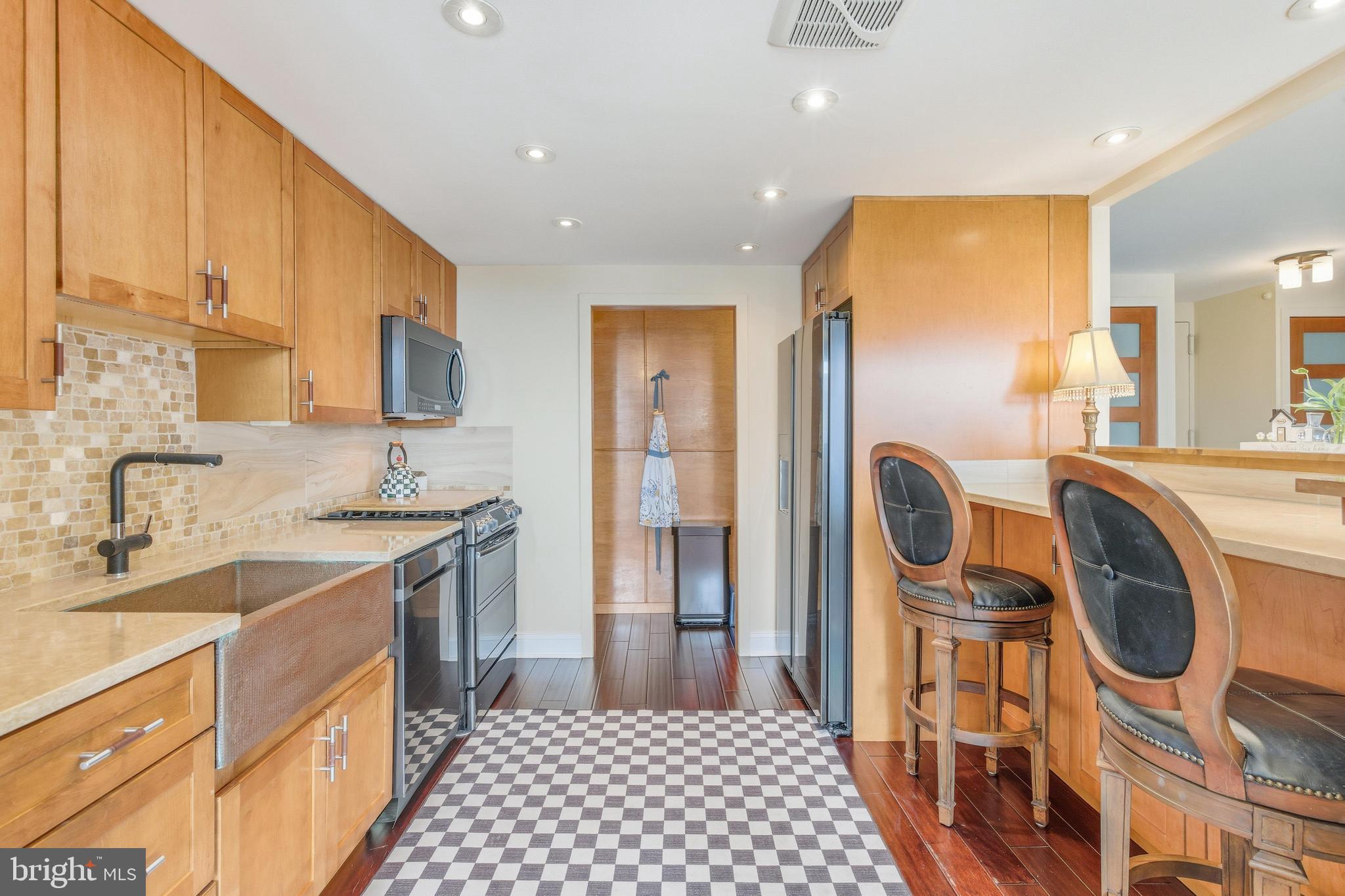 1326 SPRUCE STREET 42 808