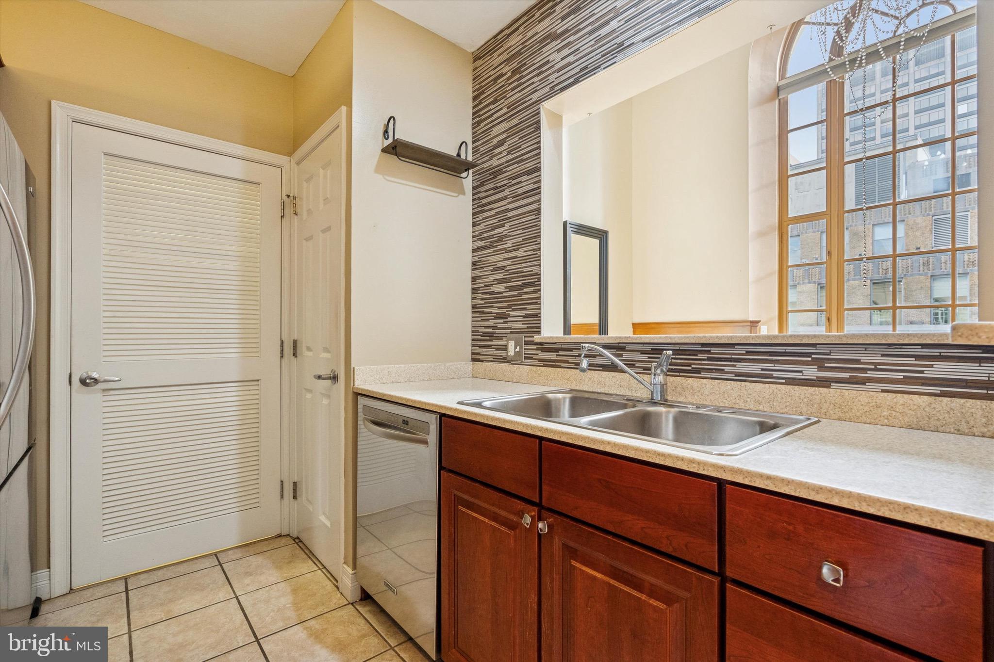 1600 ARCH STREET 2008