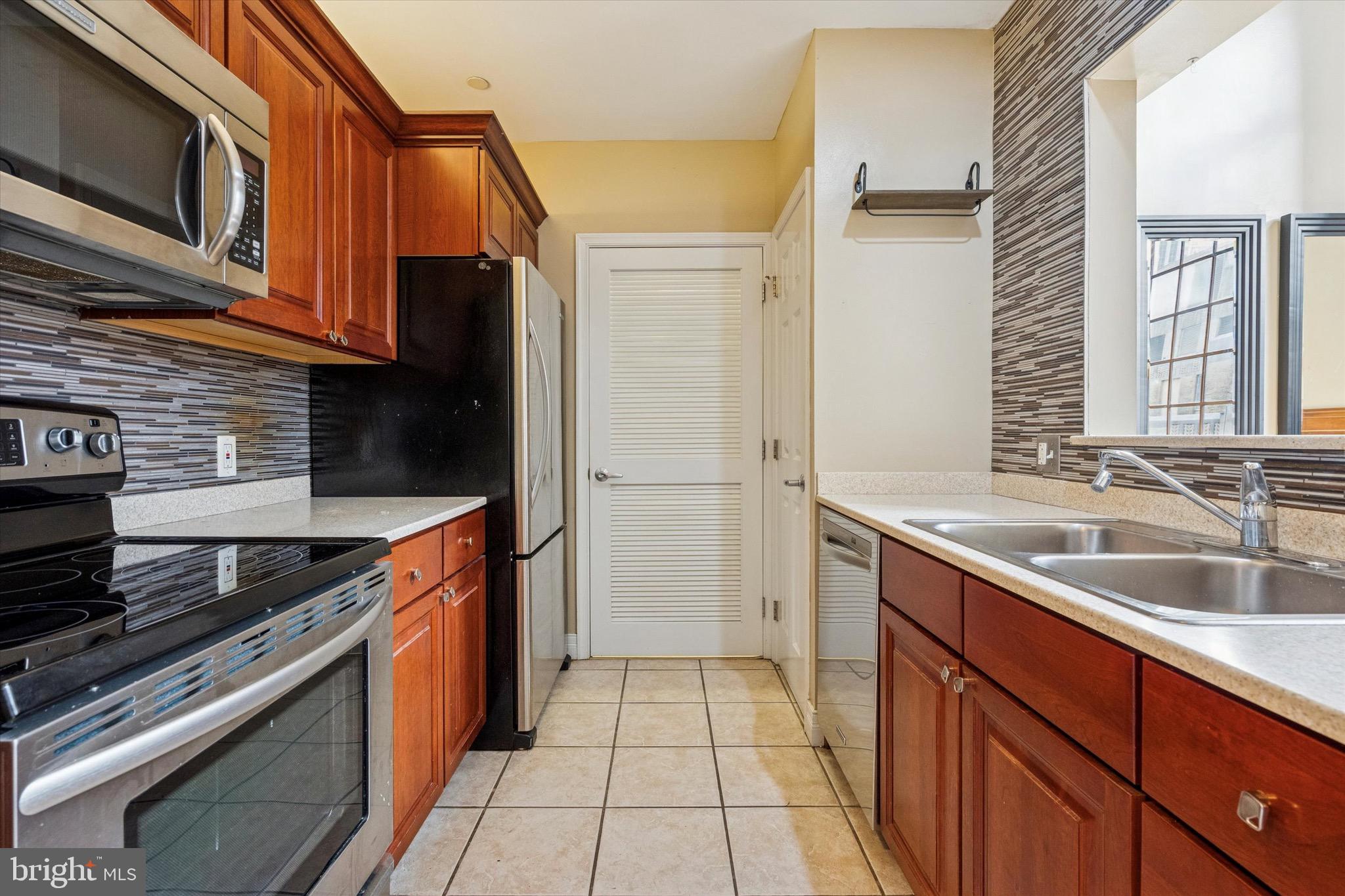 1600 ARCH STREET 2008