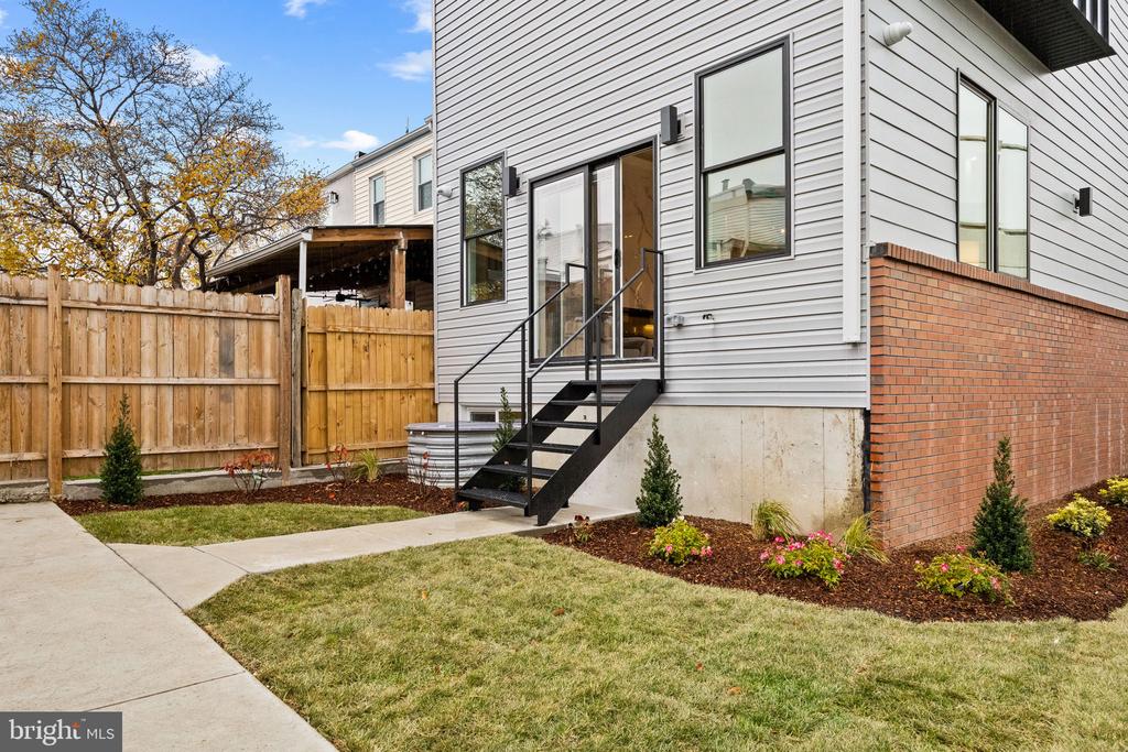 513 SALMON STREET