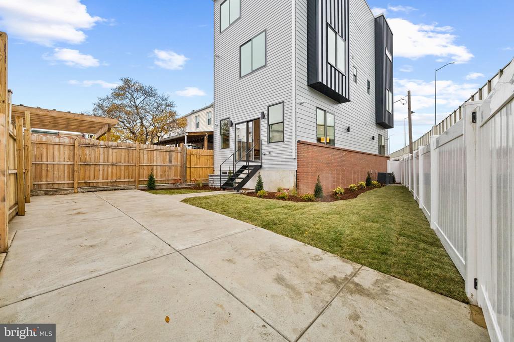 513 SALMON STREET