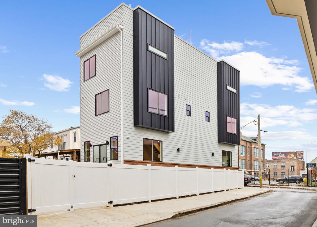 513 SALMON STREET