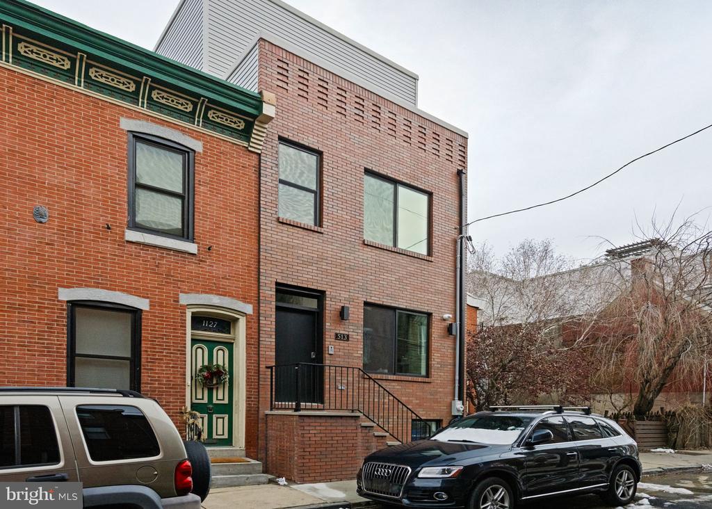 1125 CREASE STREET