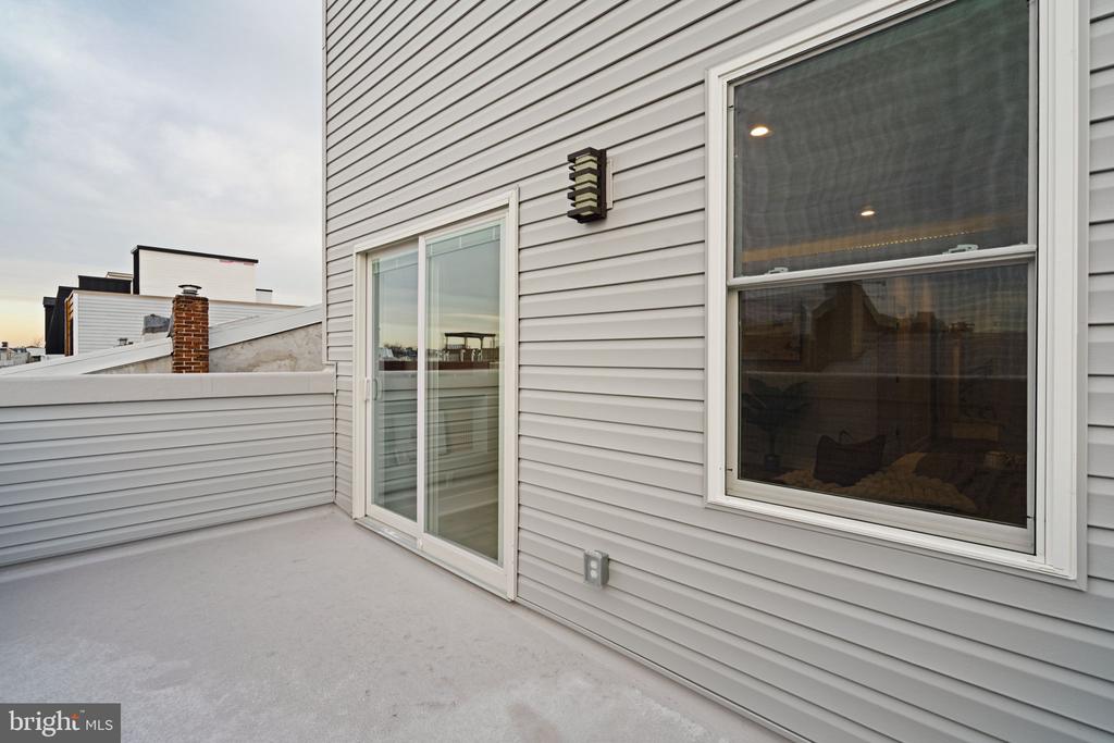 1125 CREASE STREET