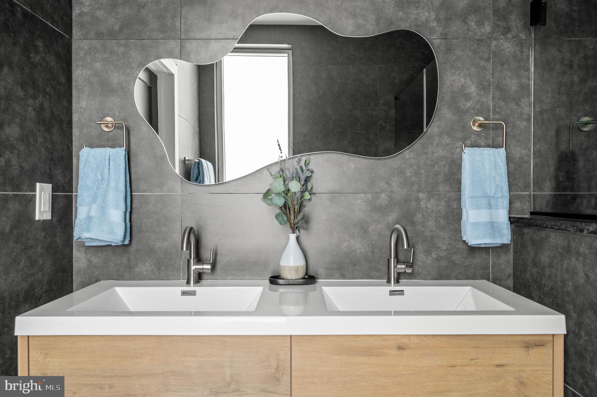 2201 E SOMERSET STREET B4 UPPER