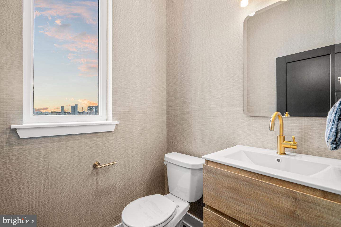 2201 E SOMERSET STREET B4 UPPER