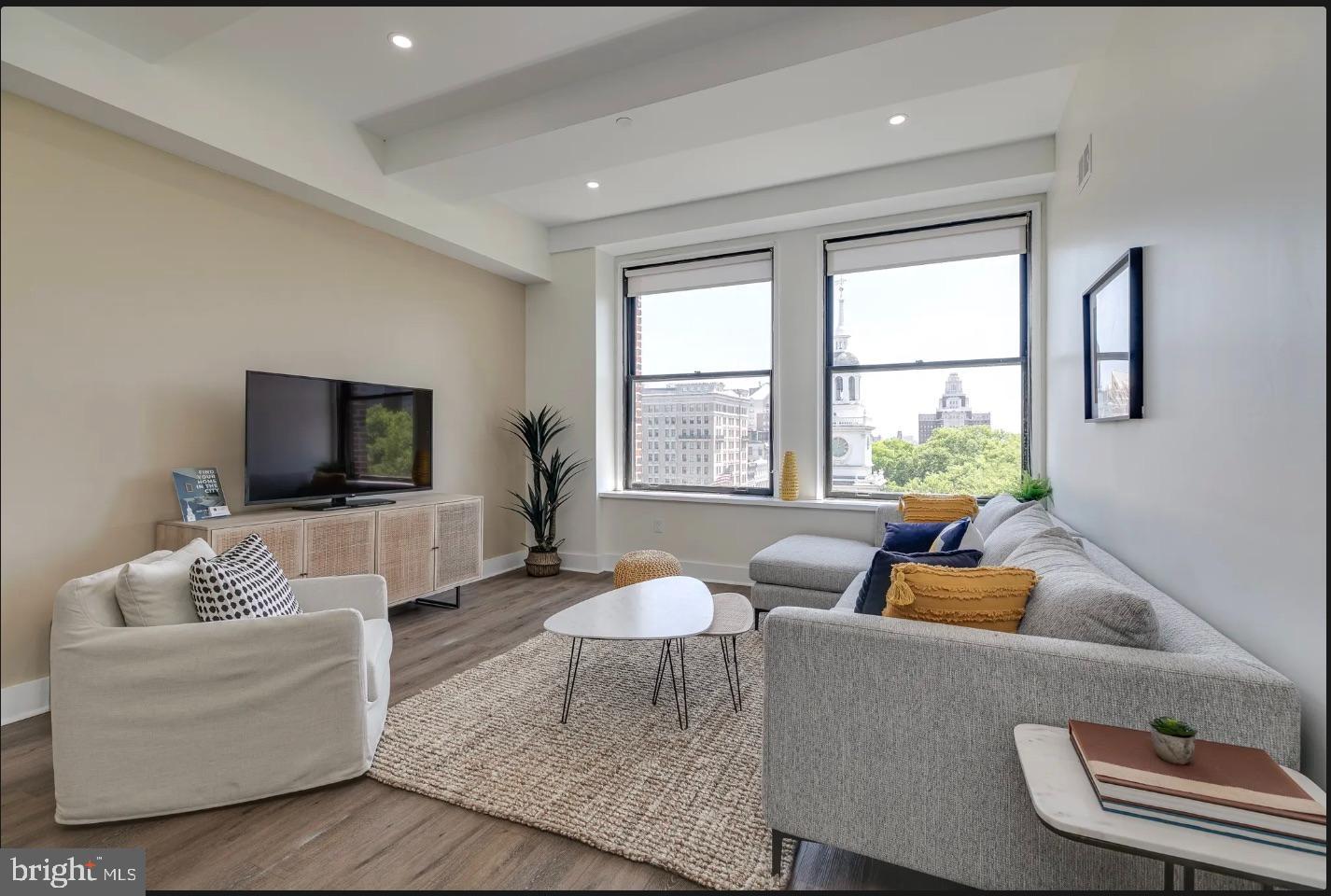 150 S INDEPENDENCE MALL W 1011