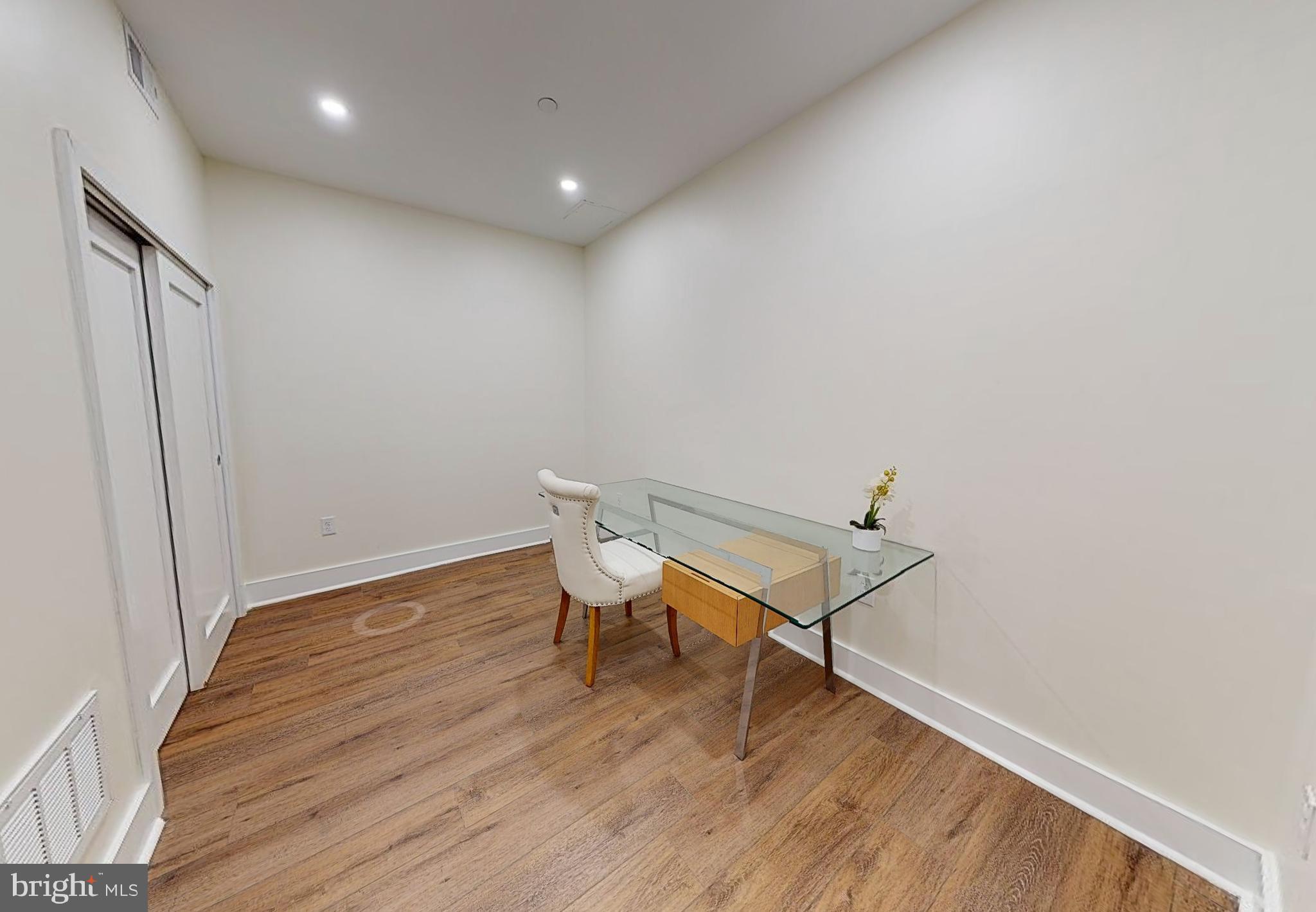 150 S INDEPENDENCE MALL W 1011