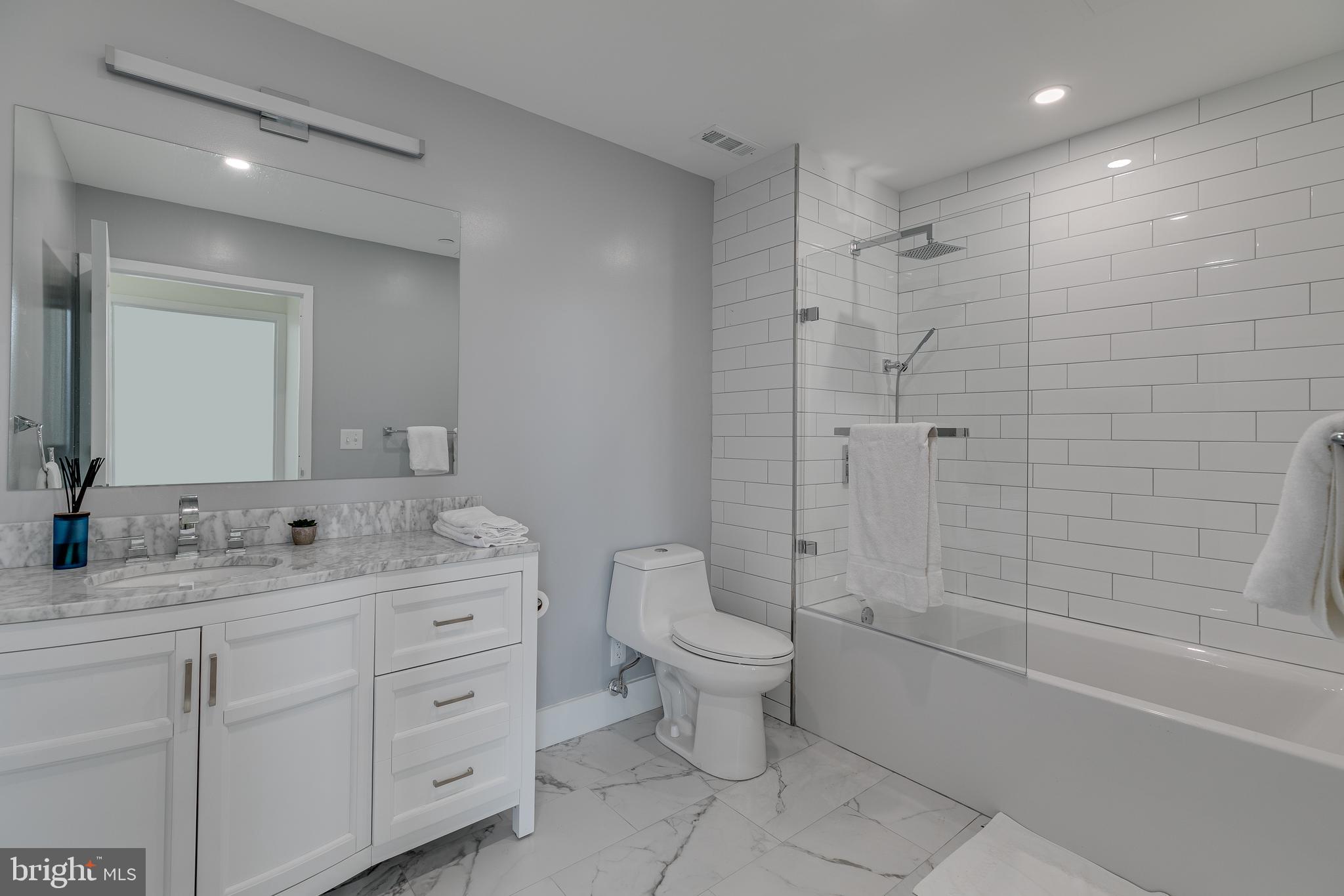 150 S INDEPENDENCE MALL W 1011