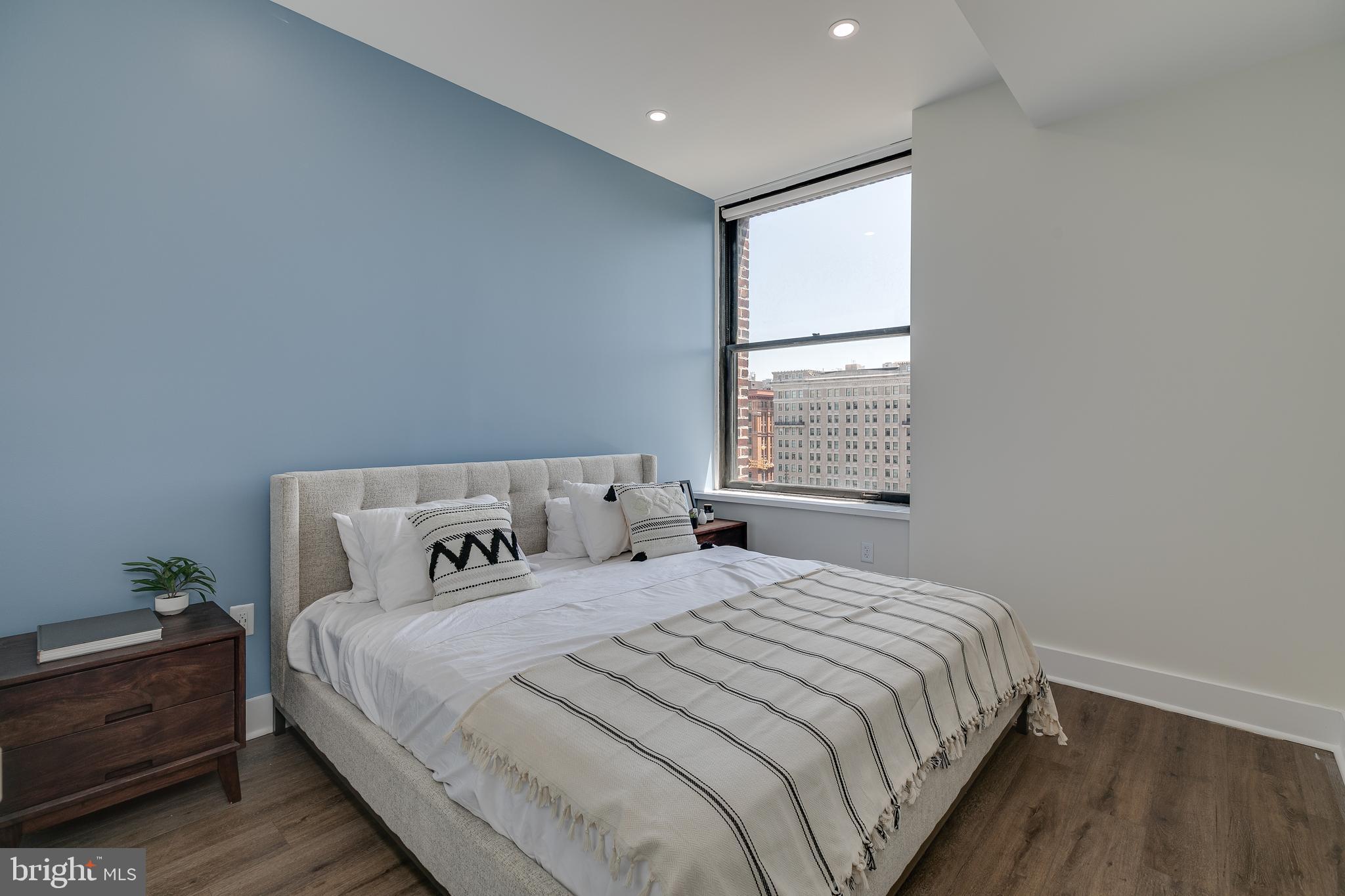 150 S INDEPENDENCE MALL W 1011