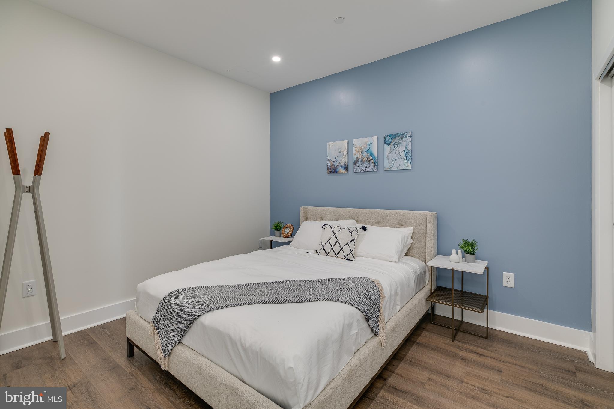 150 S INDEPENDENCE MALL W 1011