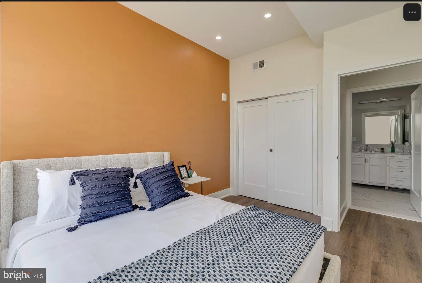 150 S INDEPENDENCE MALL W 1011