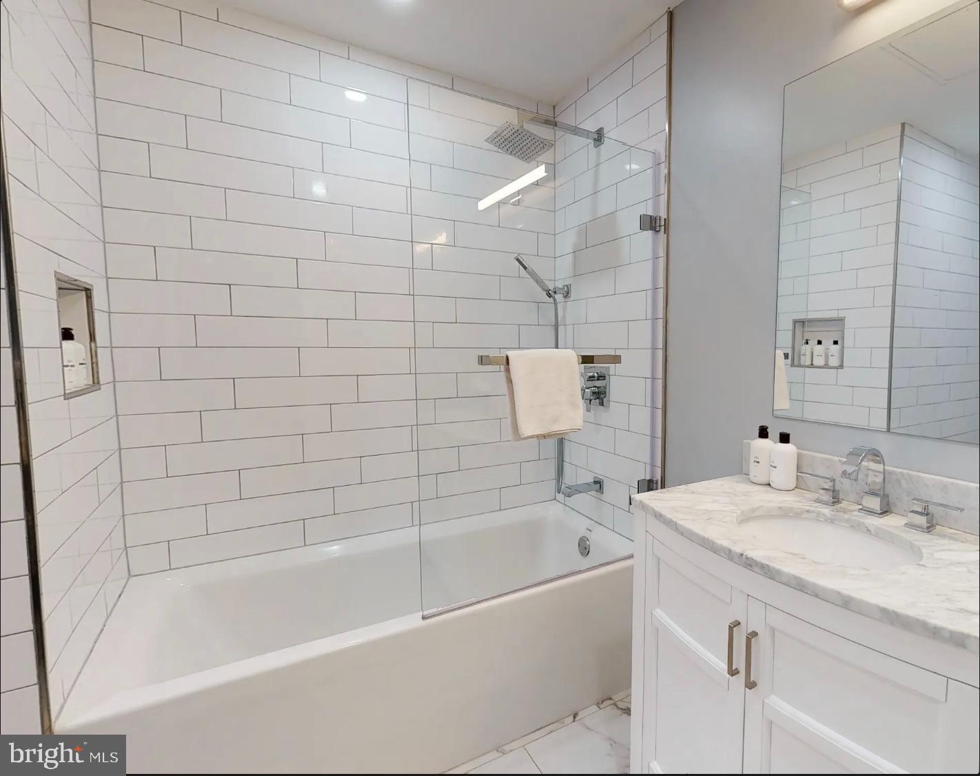 150 S INDEPENDENCE MALL W 720