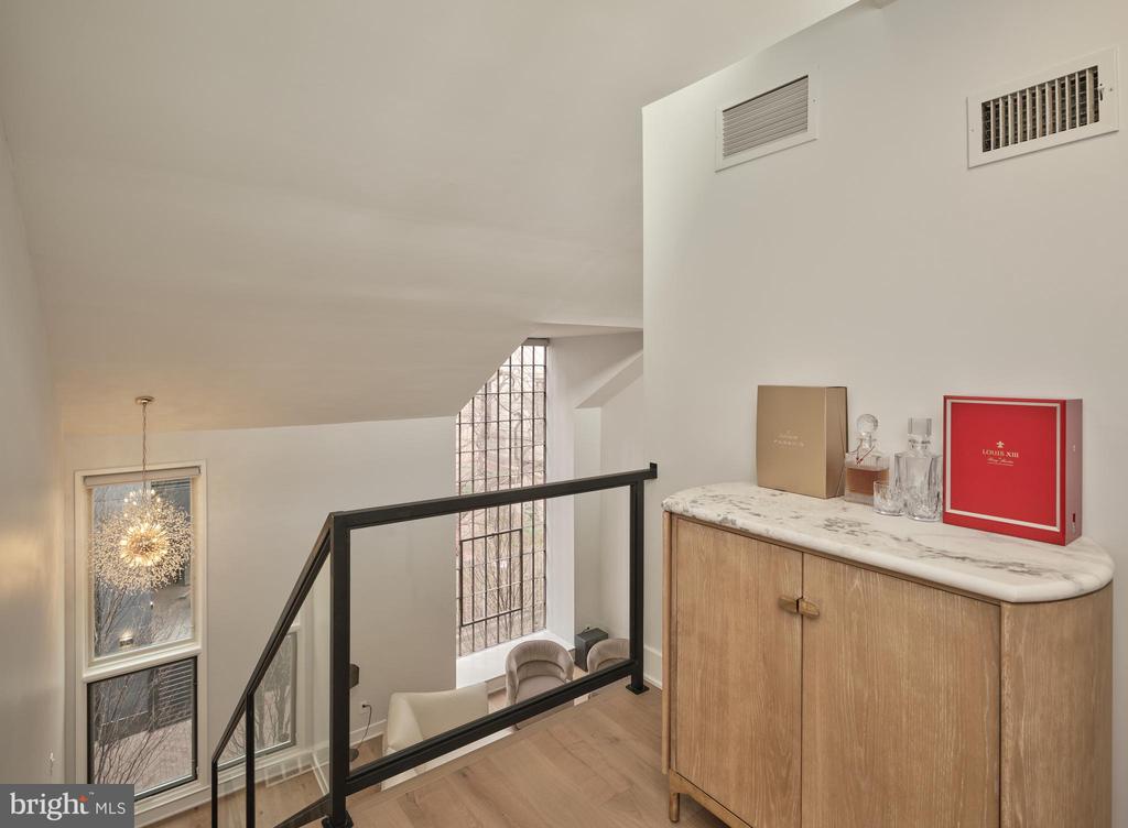 18 SAINT JAMES COURT 6
