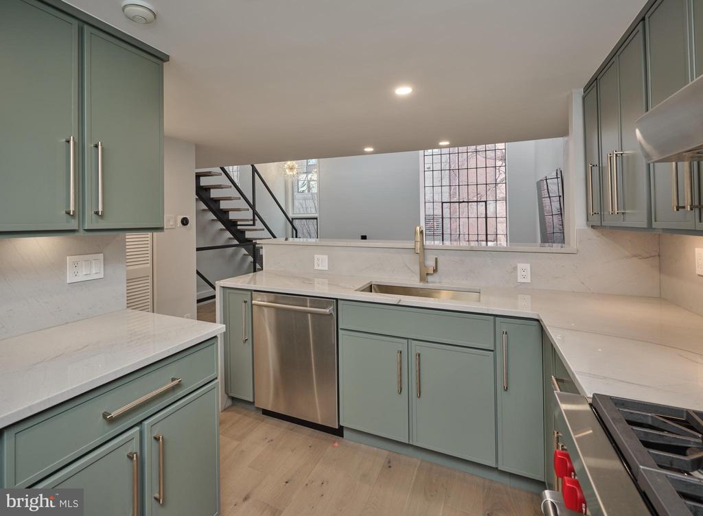 18 SAINT JAMES COURT 6