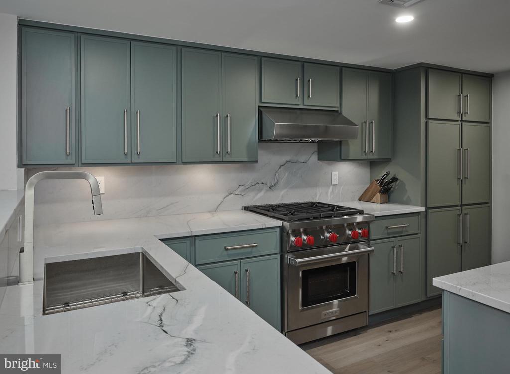 18 SAINT JAMES COURT 6
