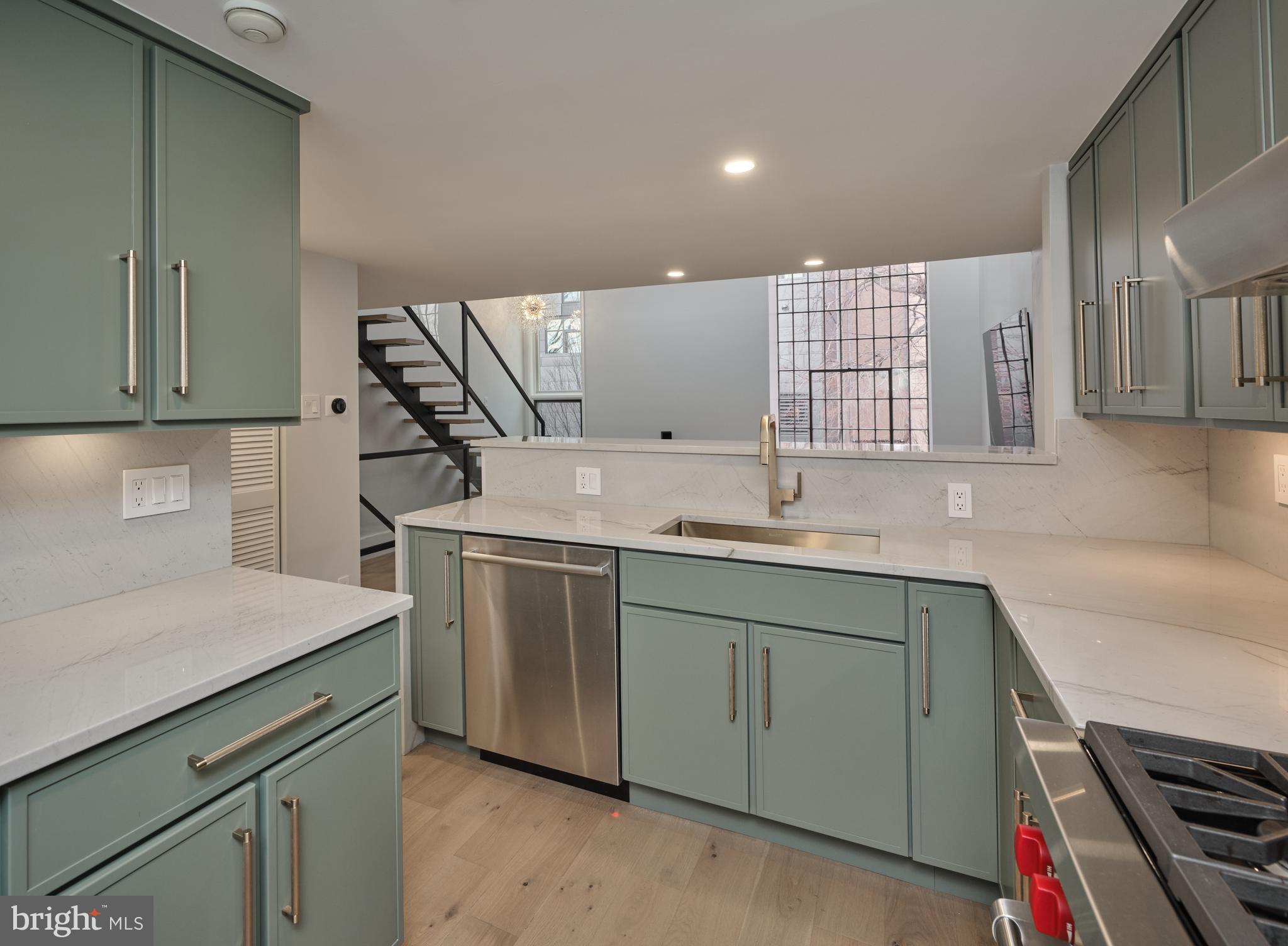 18 SAINT JAMES COURT 6