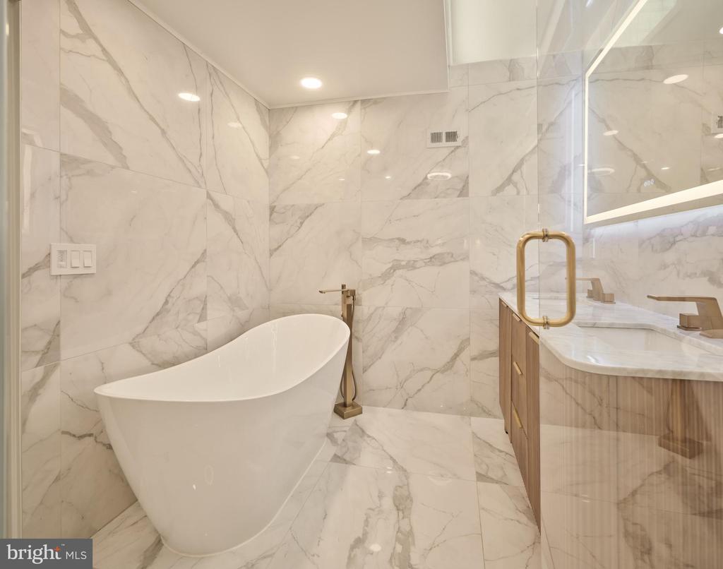 18 SAINT JAMES COURT 6