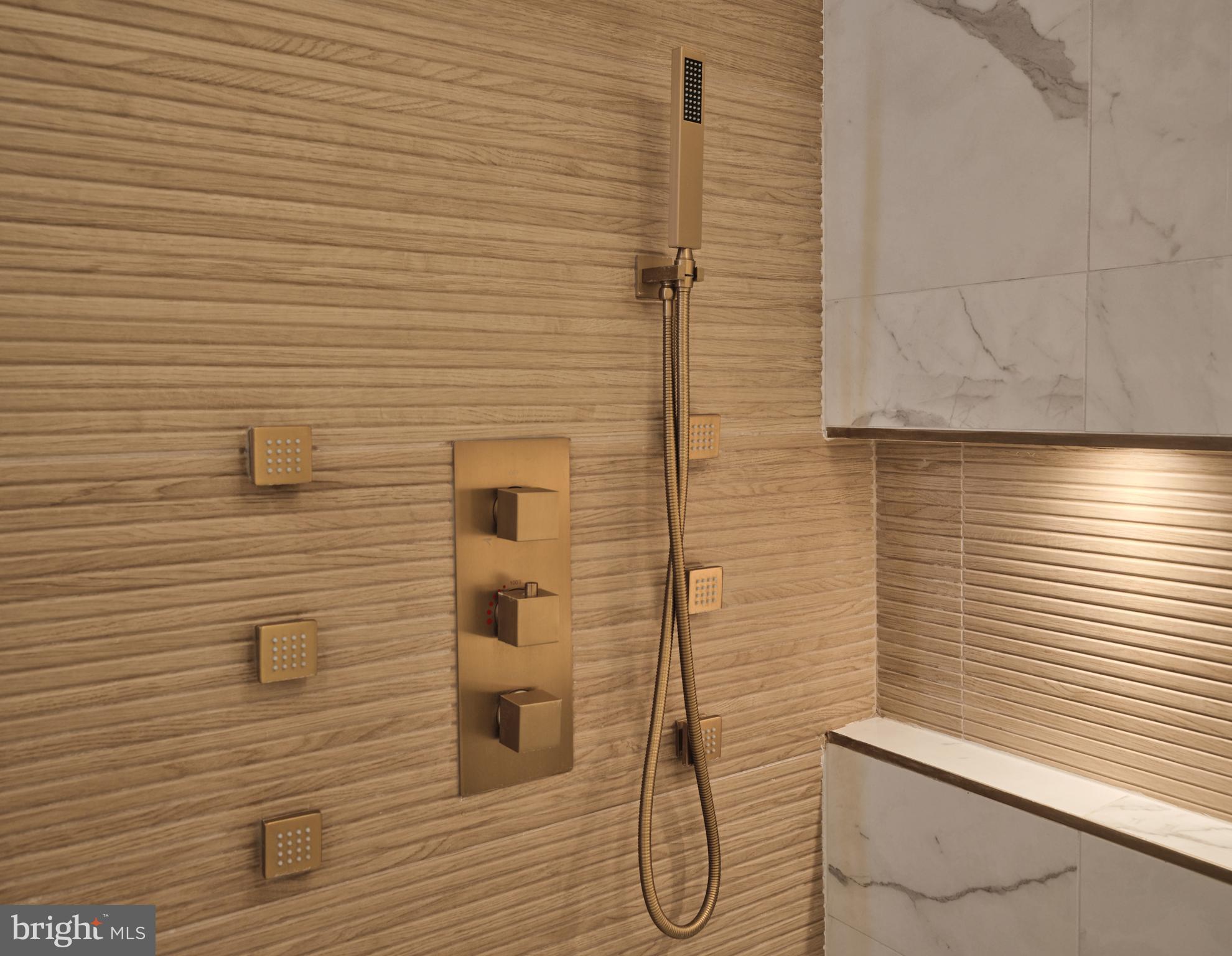 18 SAINT JAMES COURT 6