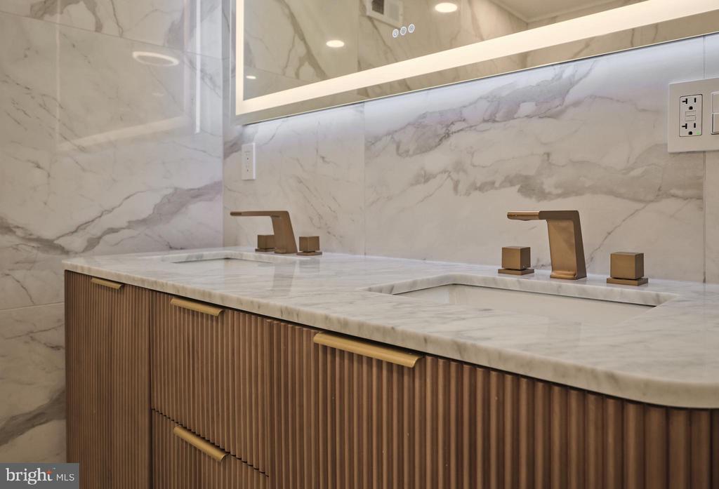 18 SAINT JAMES COURT 6