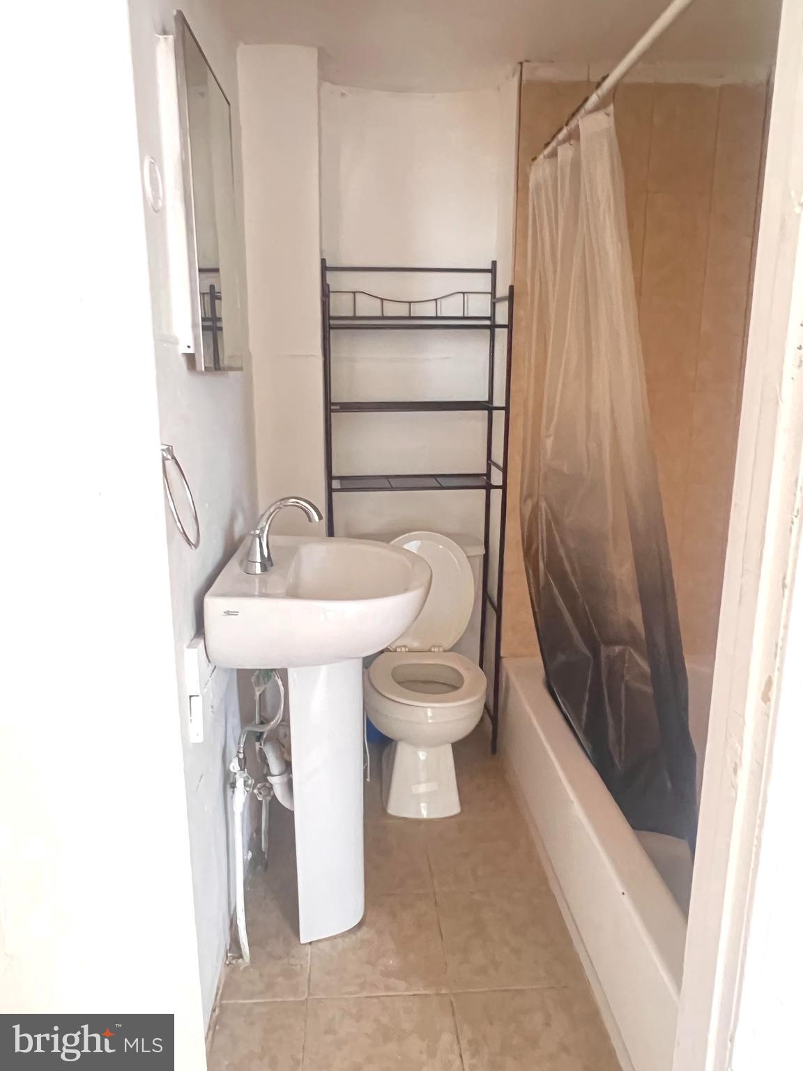 1249 SHACKAMAXON STREET 1F