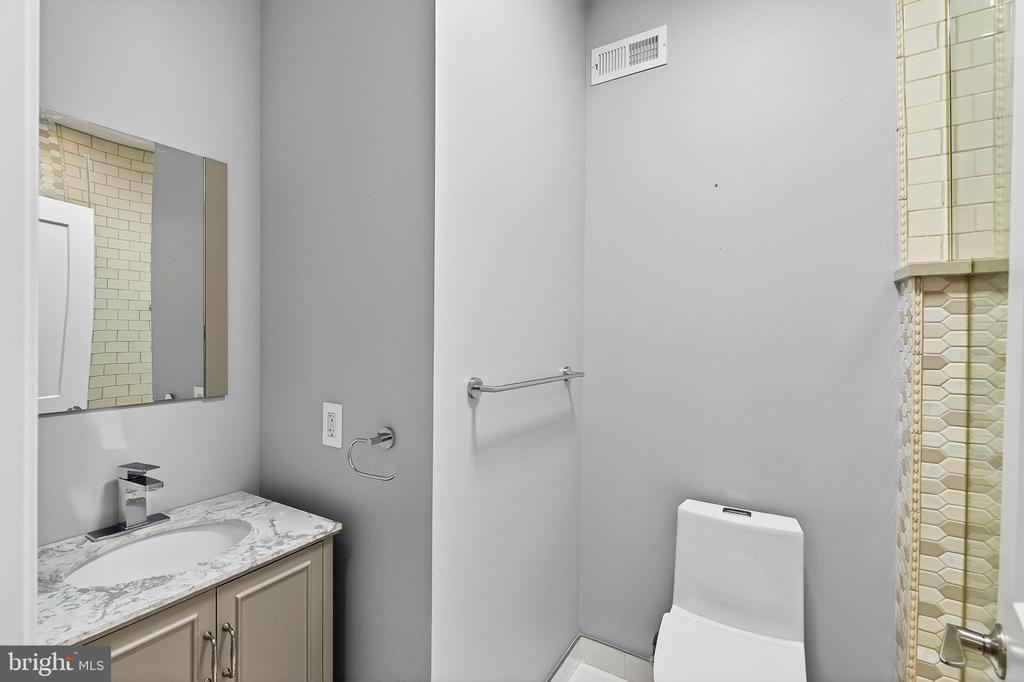 2528 E ALBERT