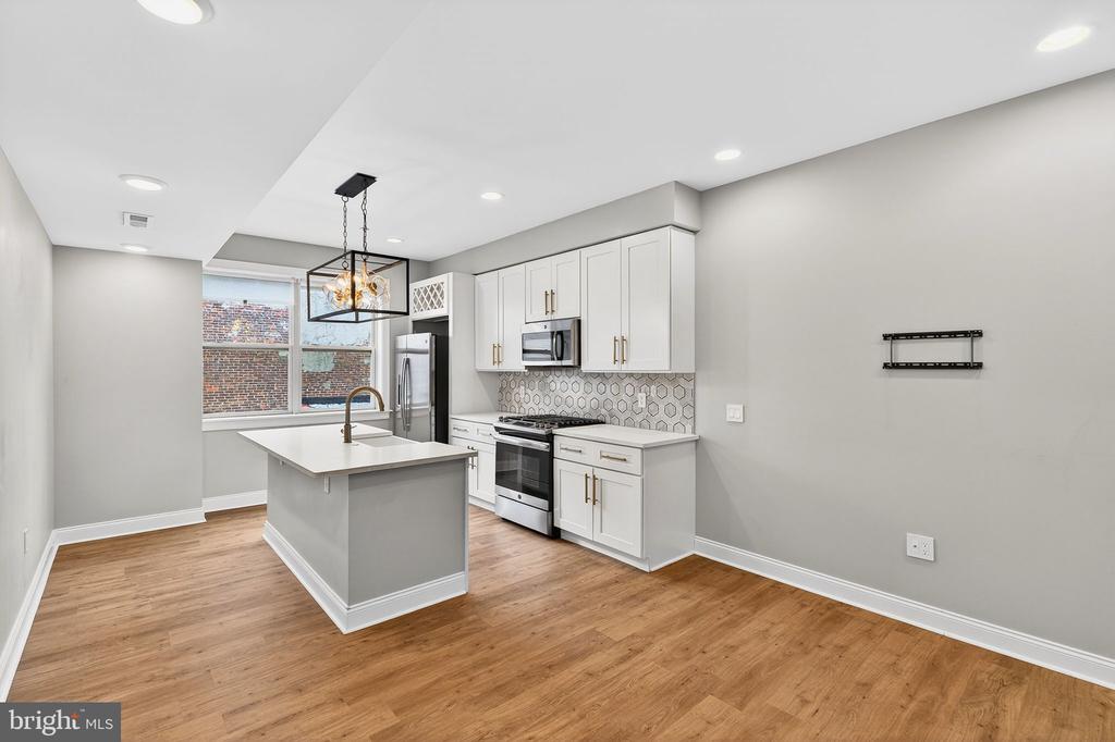 2528 E ALBERT
