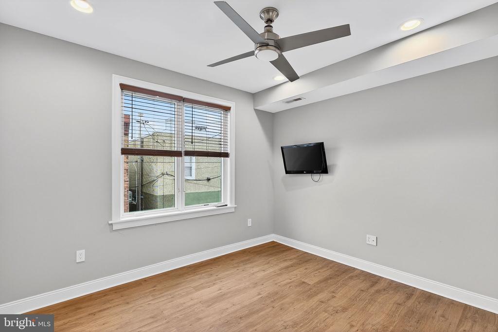 2528 E ALBERT