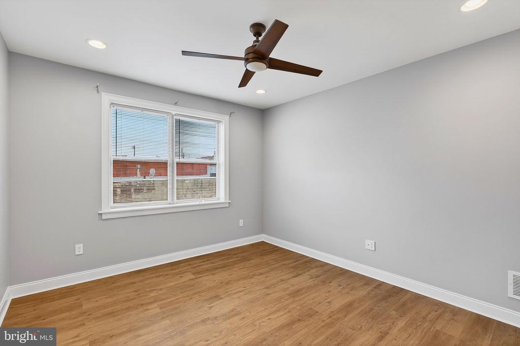 2528 E ALBERT