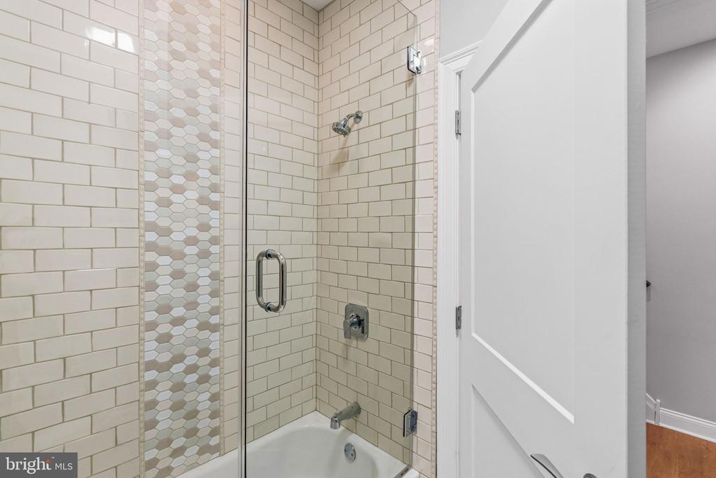 2528 E ALBERT