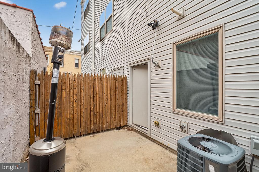 2528 E ALBERT