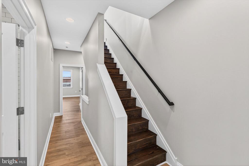2528 E ALBERT