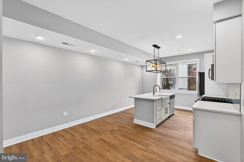 2528 E ALBERT