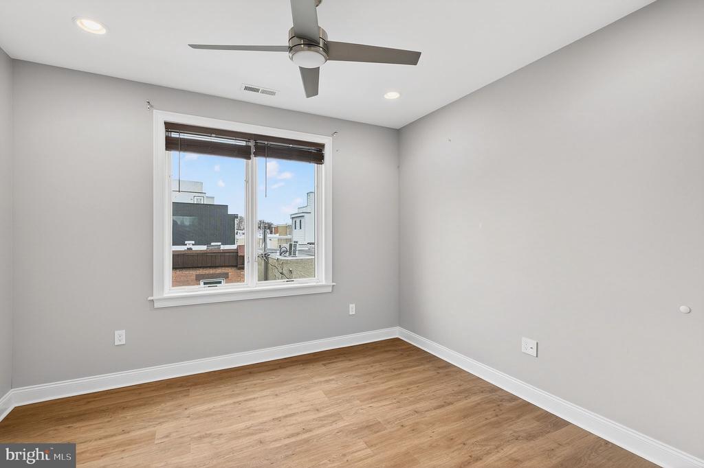2528 E ALBERT